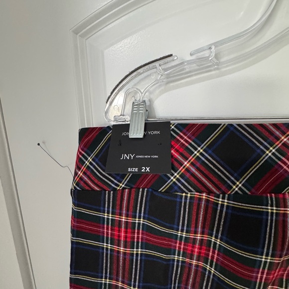 Jones of New York plaid pull-ons - Picture 4 of 4